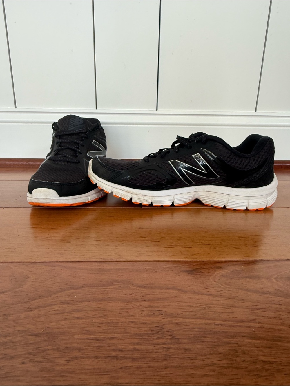 New Balance Men's Black & White Sneakers w/Orange Accents (Size 9.5 US / 43 EU)